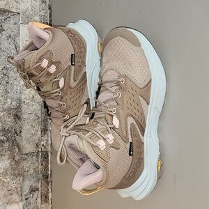 Hoka Anacapa 2 Women's Tan/Brown Shoes. Brand New No Tag